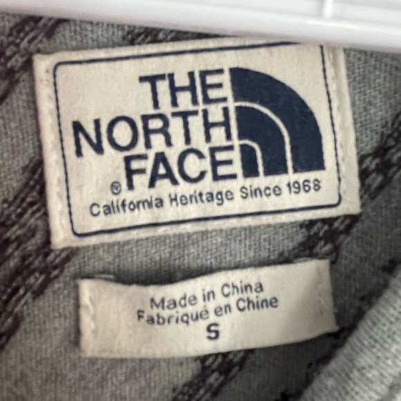 The North Face Gray and Pink Long Sleeve Top Size Small - Picture 4 of 6